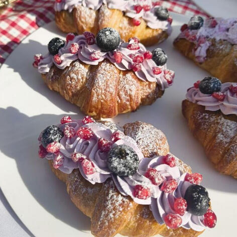 berries croissant berries croissant